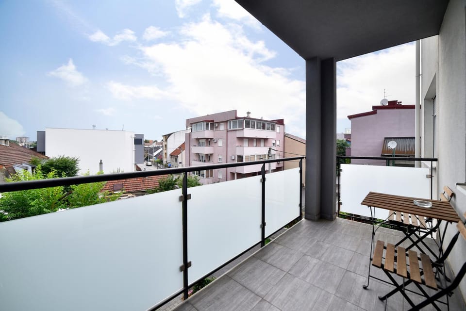 Balcony/Terrace, City view, Street view