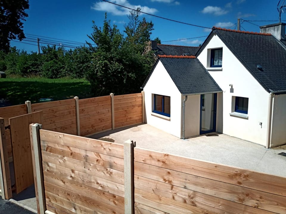 Charmante petite maison Rostiviec bord de mer House in Finistere