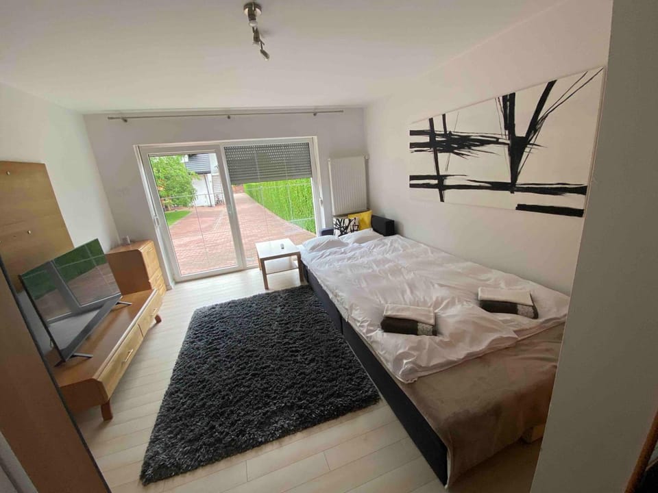 Kleine weisse Doppelhaushälfte Apartment in Poland