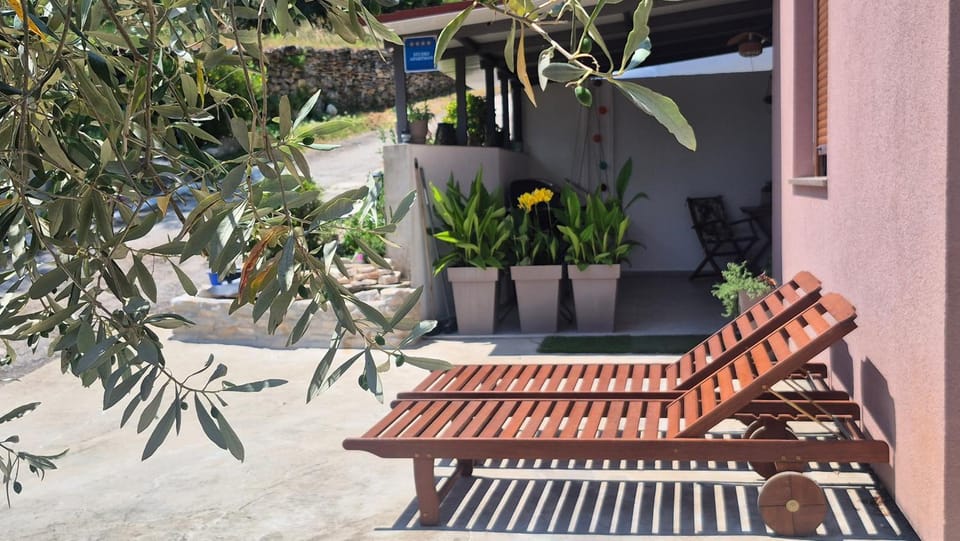 CAVE with free parking Apartment in Pula