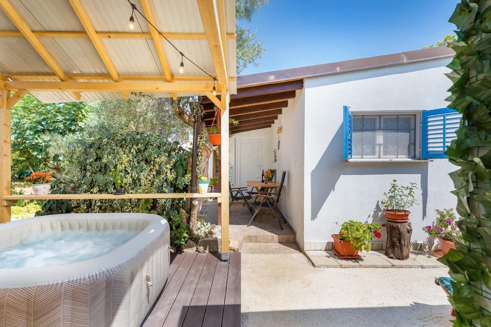 Natural landscape, Garden, Hot Tub, Hot Tub, Garden view