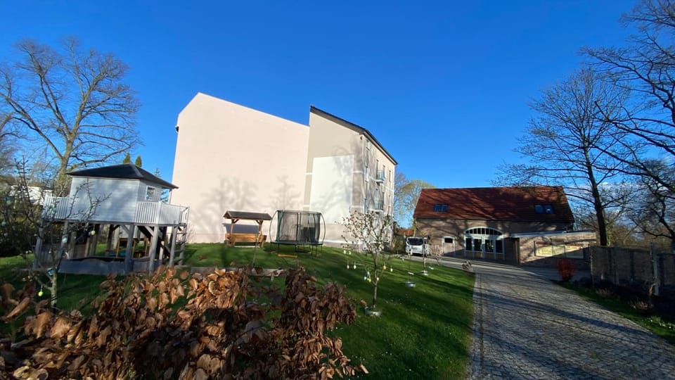 Property building, Spring