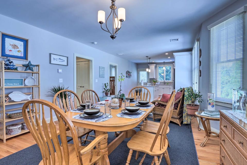 New London Hideaway Near Beaches & Local Spots! Apartment in New London