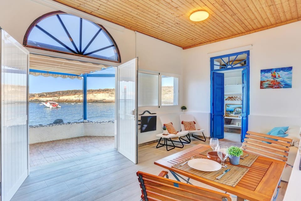 Living room, Dining area, Sea view