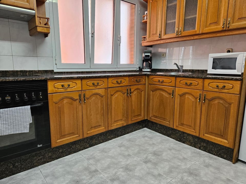 110A - Amplio apartamento 3 dormitorios en Gijón Apartment in Gijón