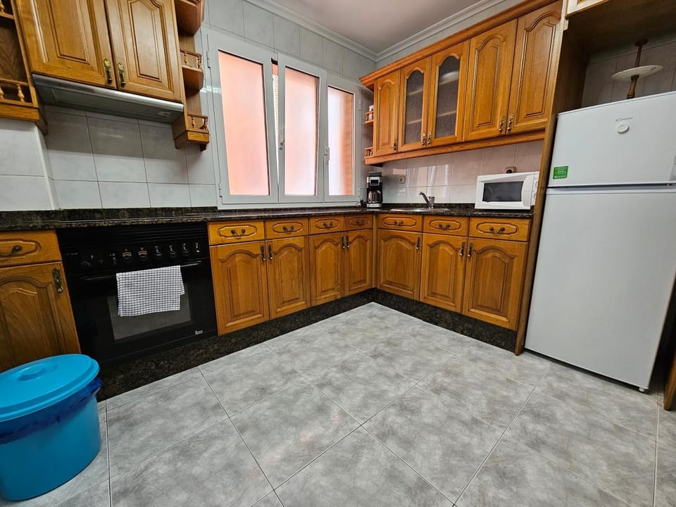 110A - Amplio apartamento 3 dormitorios en Gijón Apartment in Gijón