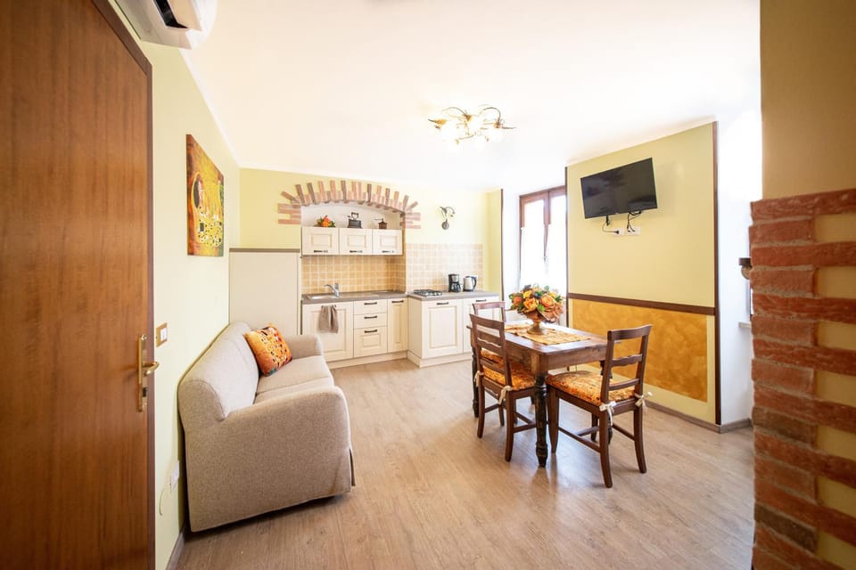 Kitchen or kitchenette, Seating area, Dining area