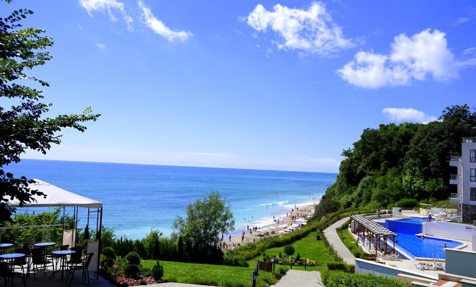 Pool view, Sea view