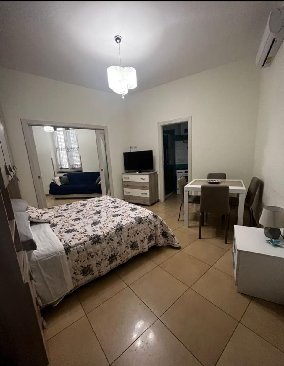 TV and multimedia, Living room, Photo of the whole room, towels, air conditioner