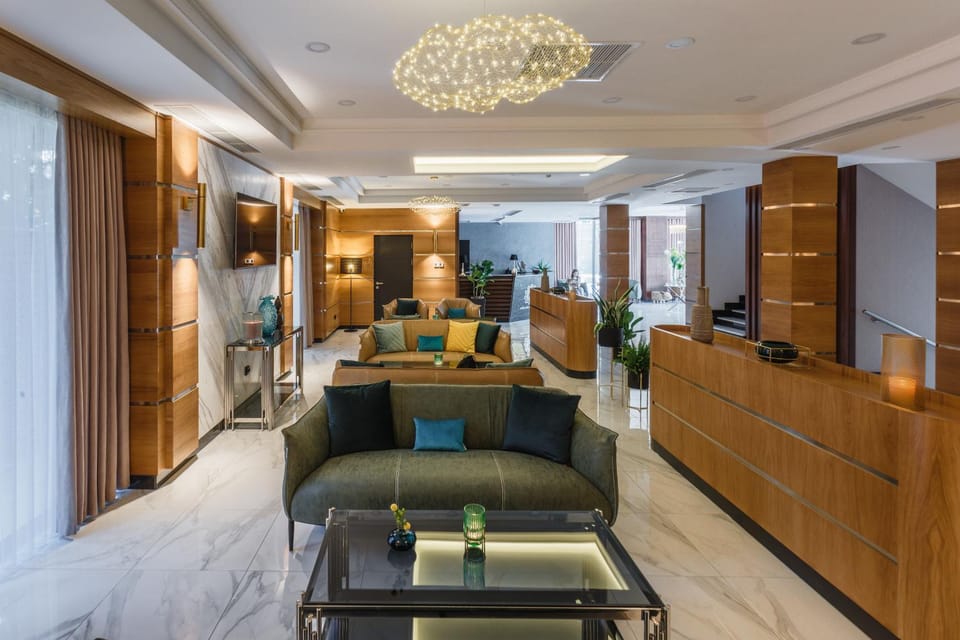 Restaurant/places to eat, Lounge or bar