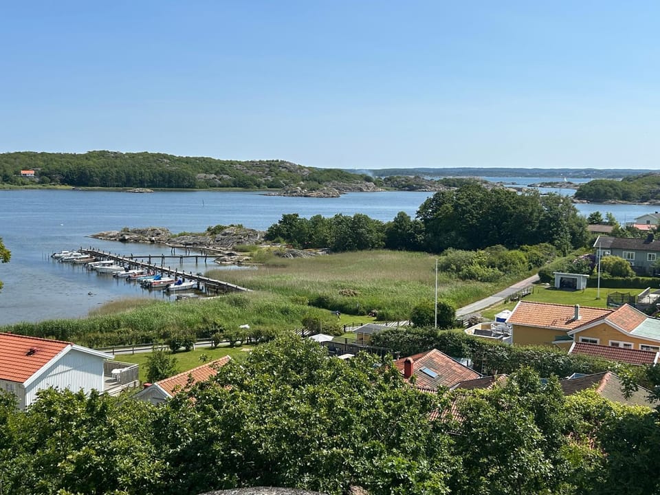 Mycket trevlig stuga på Brännö med havsutsikt House in Gothenburg