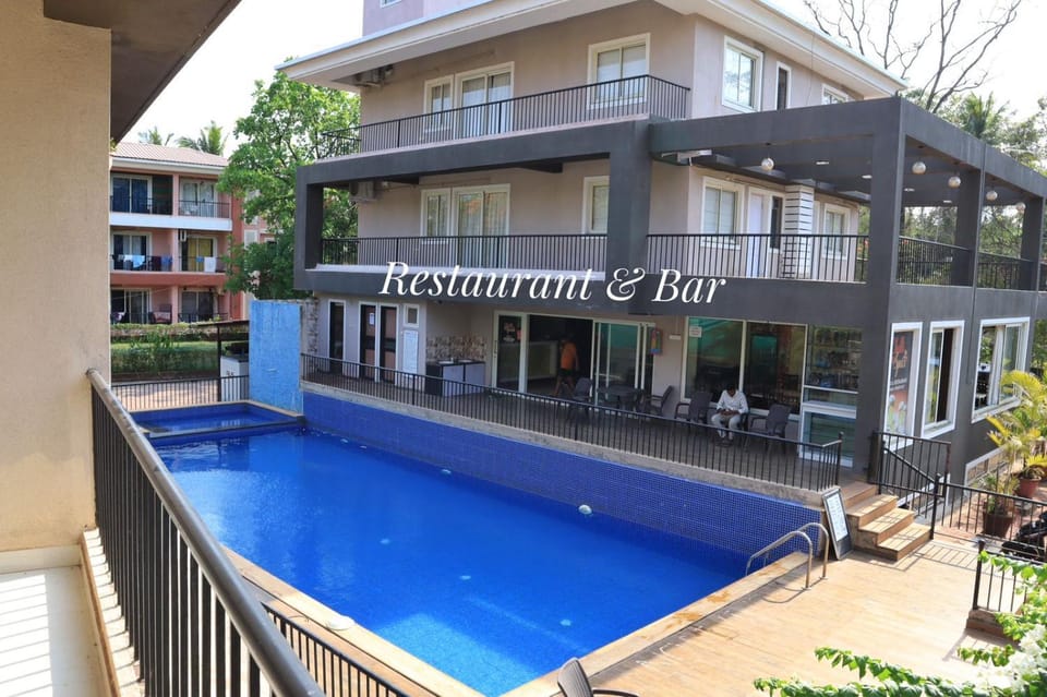 Patio, Restaurant/places to eat, Pool view, Swimming pool