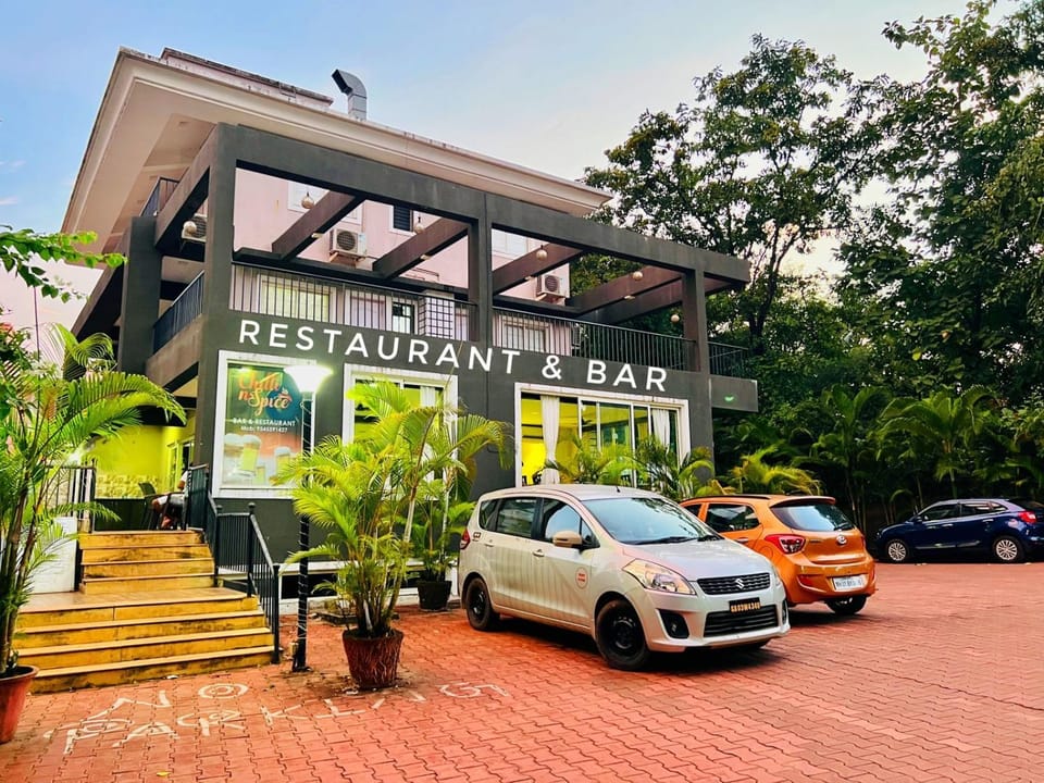 Restaurant/places to eat, Parking