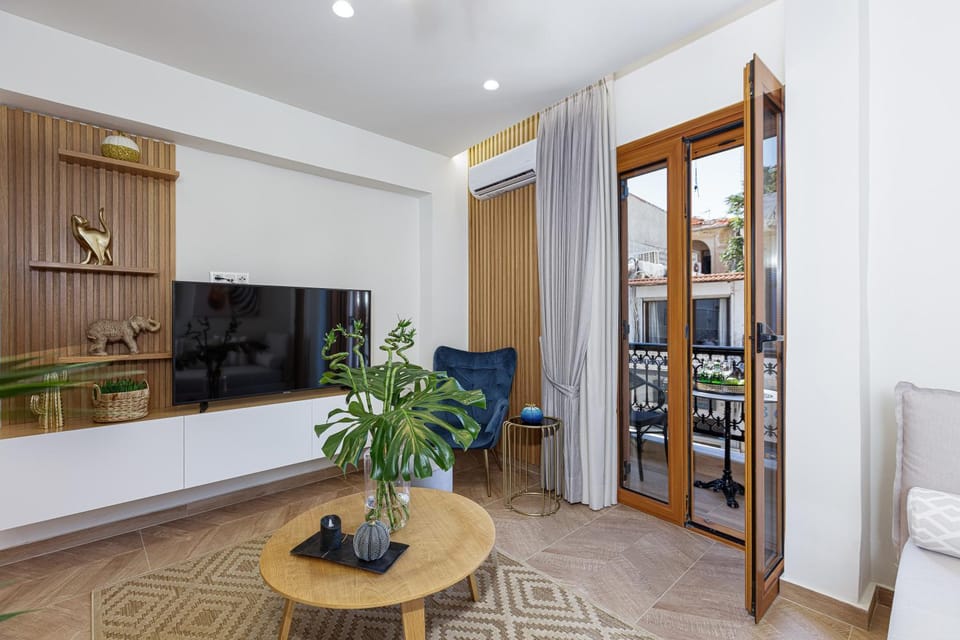 TV and multimedia, Living room, Seating area, air conditioner