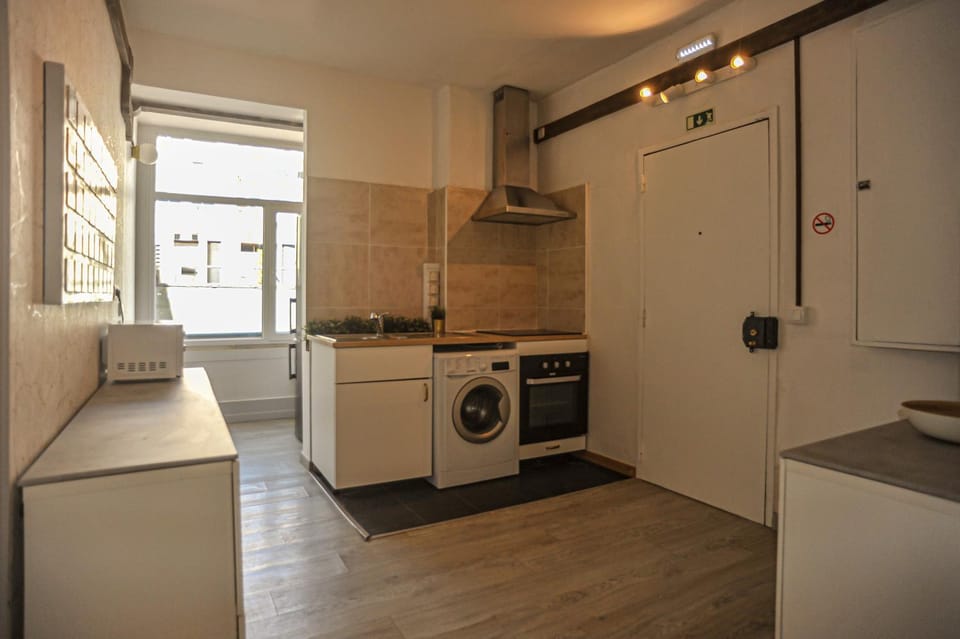 Kitchen or kitchenette, Dining area, Communal kitchen