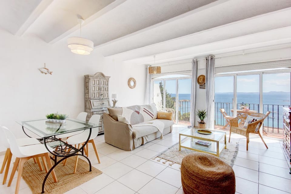 Living room, Seating area, Dining area, Sea view