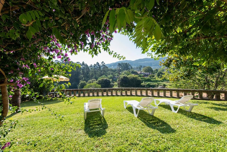 Day, Natural landscape, Garden, Garden, Garden view, Mountain view, sunbed