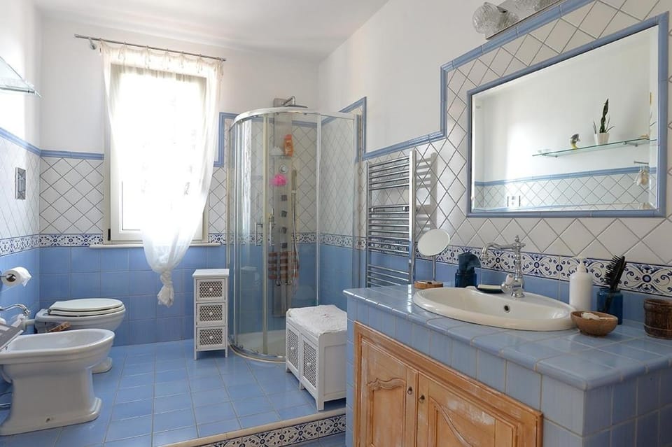 Shower, Toilet, Bathroom, bidet, towels