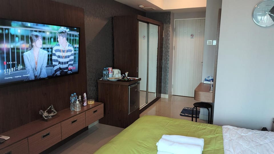 Papilukas Room Grand Kamala Lagoon - Studio East Apartment in West Java