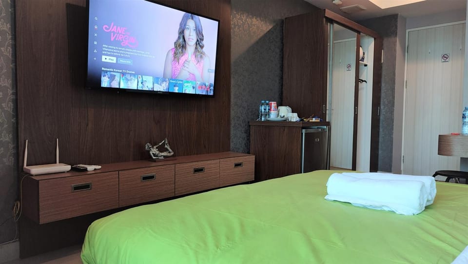 Papilukas Room Grand Kamala Lagoon - Studio East Apartment in West Java