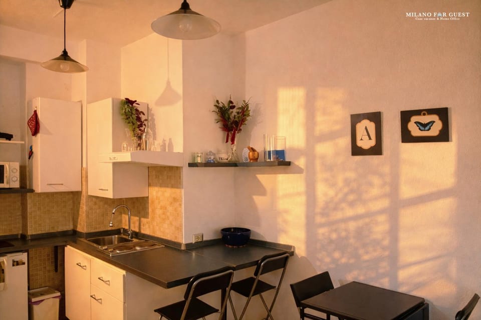 Kitchen or kitchenette, Dining area, stove