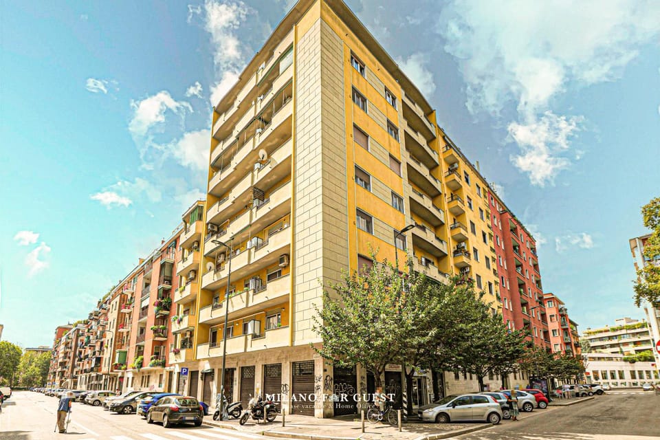 Property building, Neighbourhood