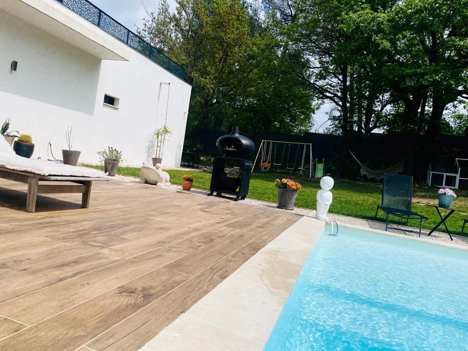 Garden, Swimming pool, sunbed