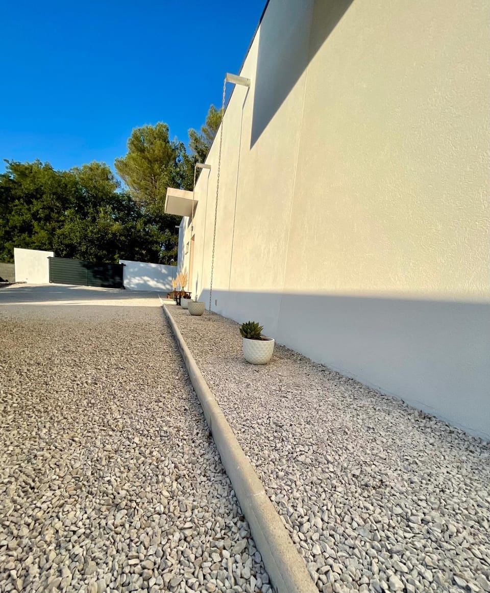 Facade/entrance, Parking