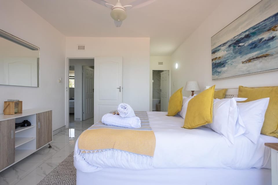 Bed, Photo of the whole room, Bedroom, fireplace, towels, wardrobe
