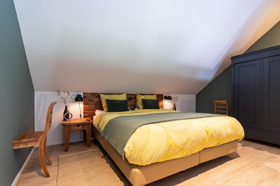 Bed, Bedroom