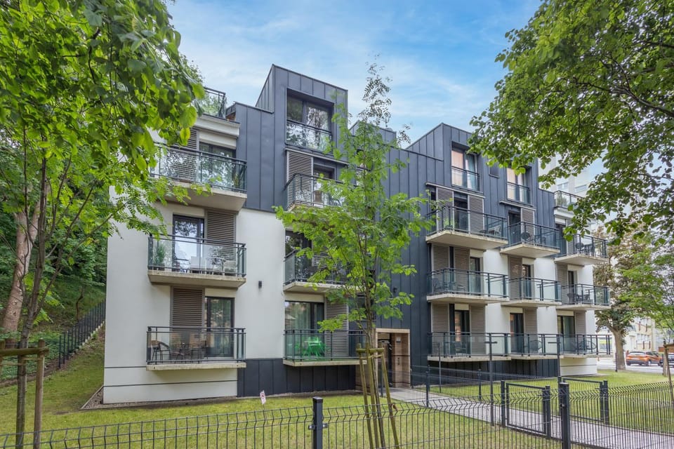 Property building, Day