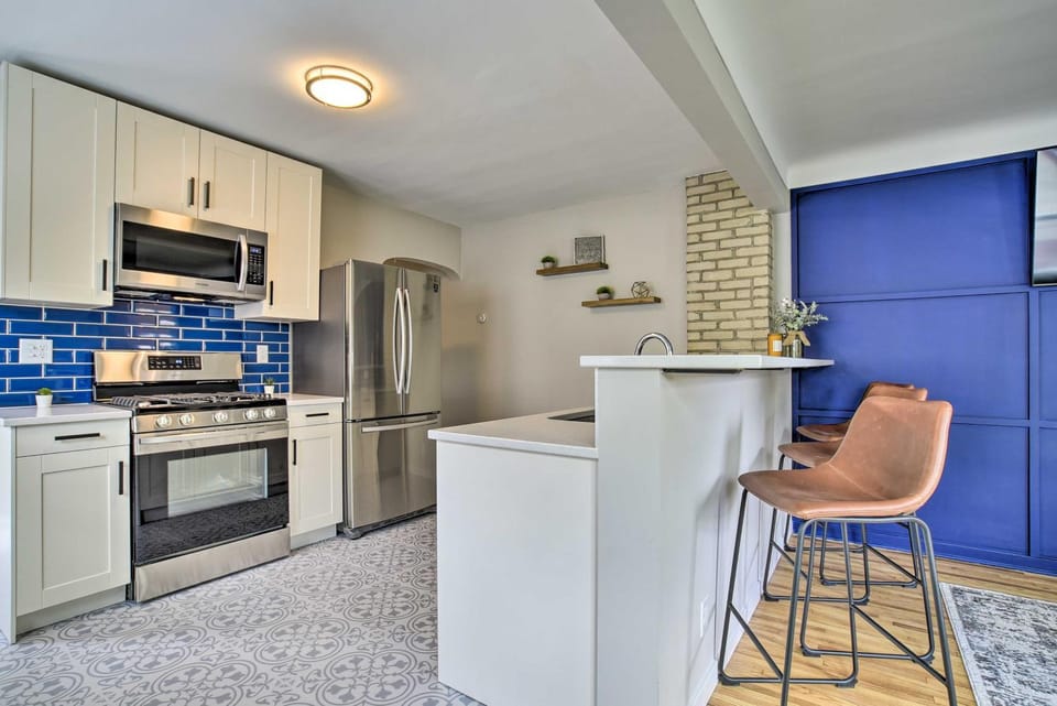 Cozy Home: WiFi, Parking, 5 Mi to Dtwn Mpls! House in Minneapolis