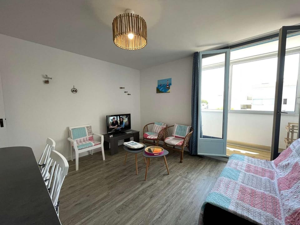 Appartement rénové à neuf, 4 couchages, balcon ensoleillé, parking privé, proche plage et commerces - FR-1-224C-173 Apartment in Saint-Jean-de-Monts