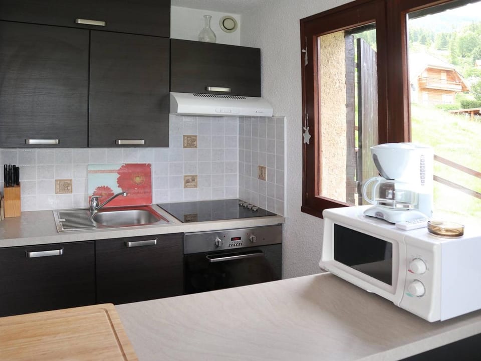 Grand studio 5 personnes avec balcon, parking, proche station Apartment in Provence-Alpes-Côte d'Azur