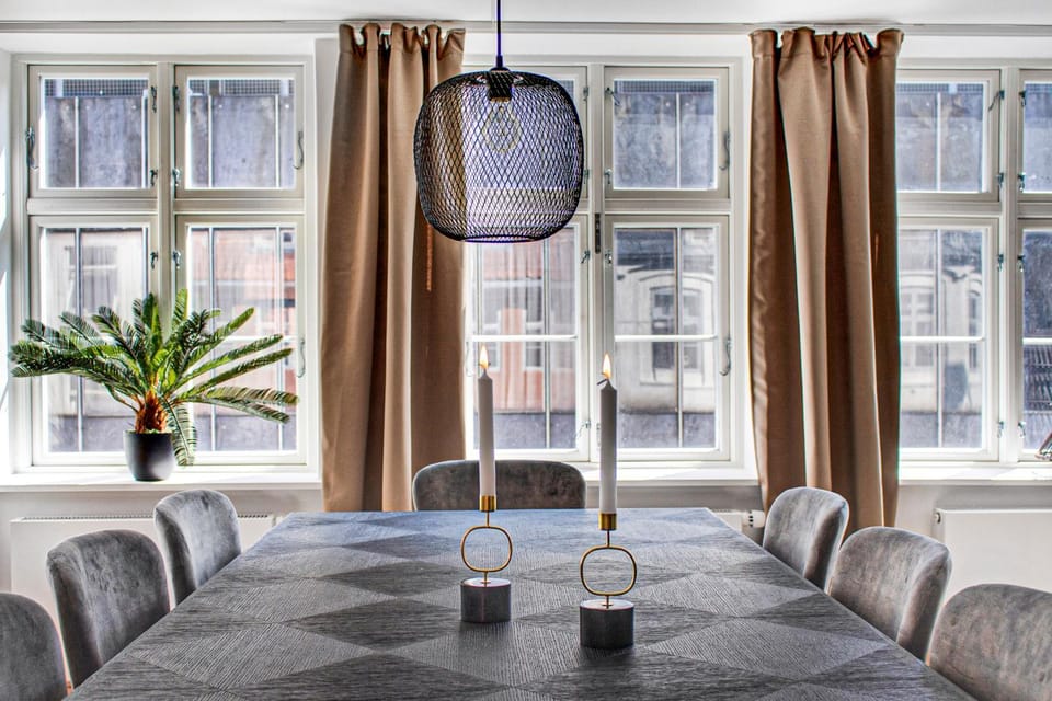 Restaurant/places to eat, TV and multimedia, Living room, Seating area, kitchen