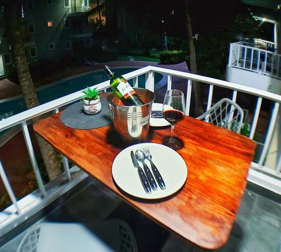 Patio, Night, View (from property/room), Balcony/Terrace, Food and drinks, Dining area, Food, Drinks