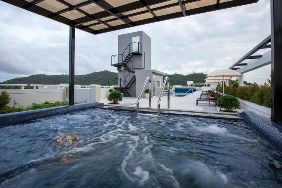Hot Tub, Mountain view, Pool view, Swimming pool