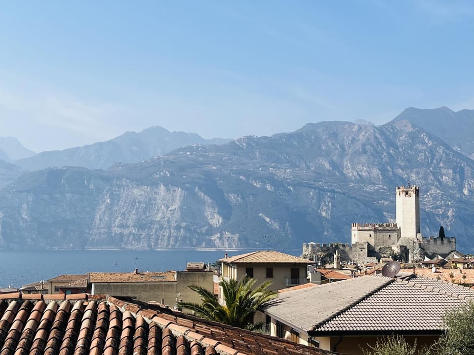 Balcony/Terrace, Mountain view