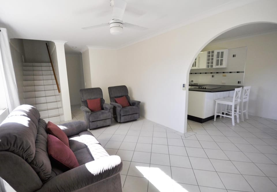 Crystal Waters-2 bed, 2 bathroom, Beachfront Unit! Apartment in Sandstone Point