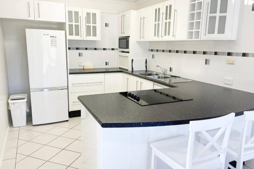 Crystal Waters-2 bed, 2 bathroom, Beachfront Unit! Apartment in Sandstone Point
