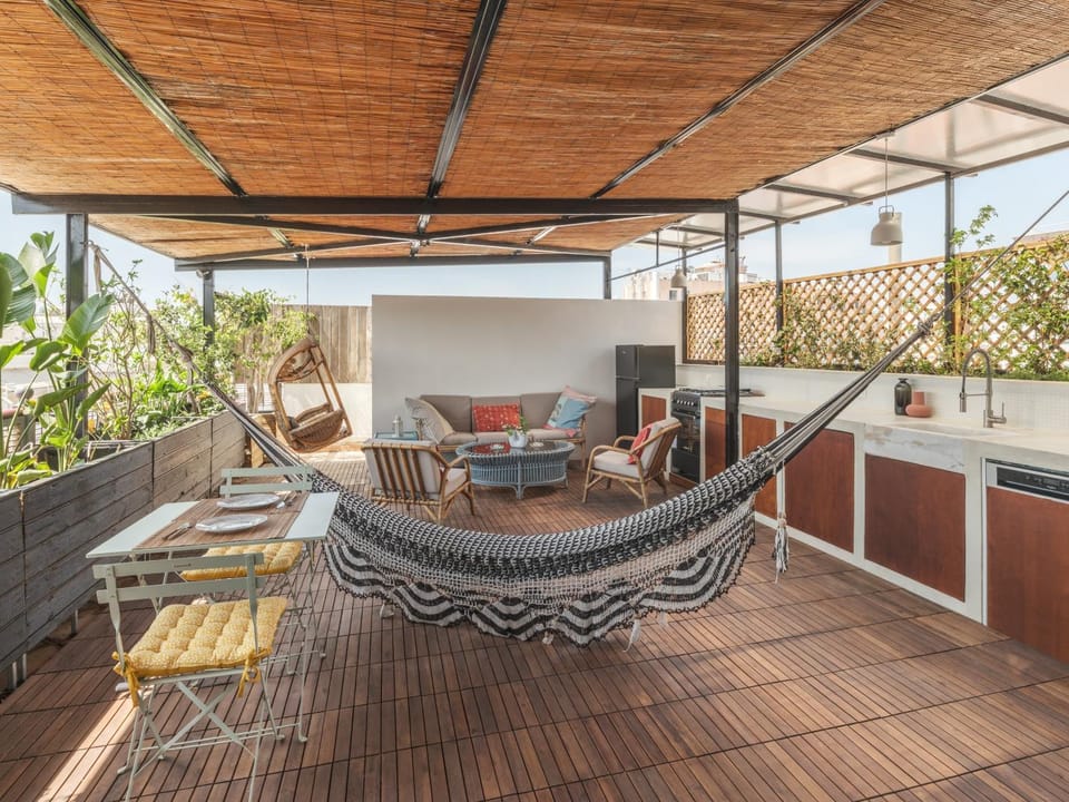 Unique solar penthouse with jacuzzi and sauna in central Athens Apartment in Athens