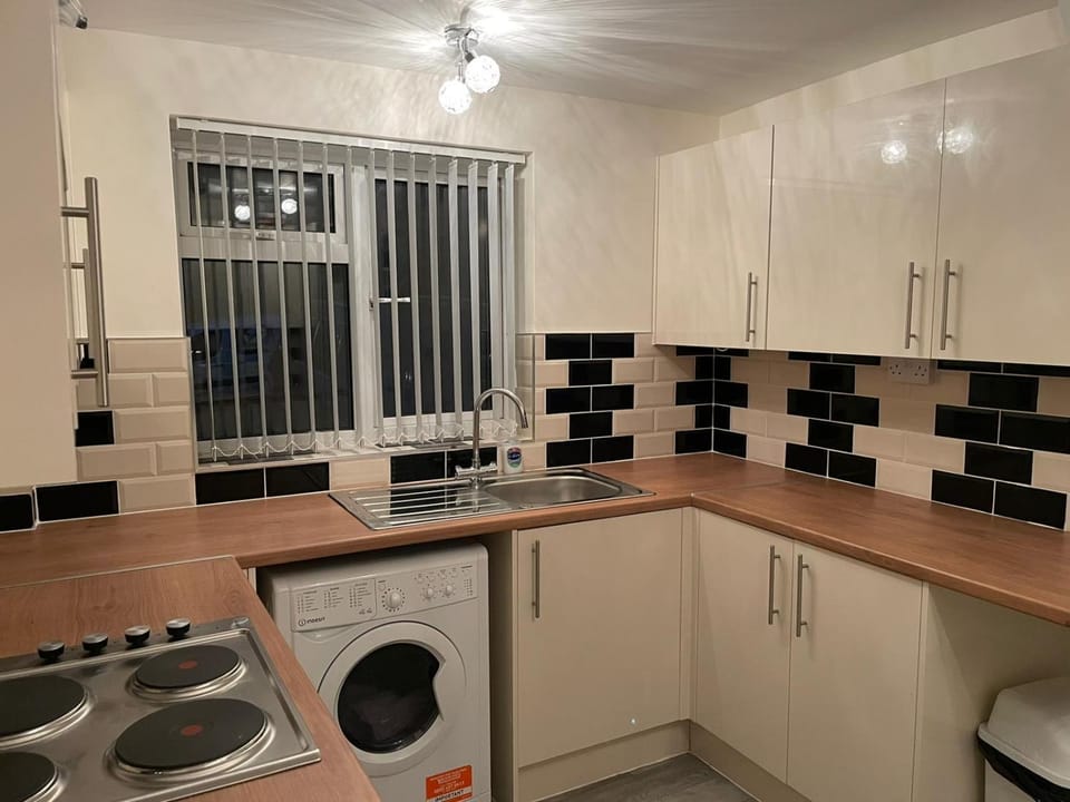 Elegant Devon House in Luton