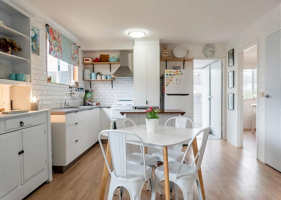 Lemongrass Apartment in Middle Arm