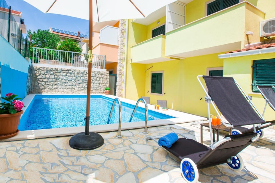 Swimming pool, Swimming pool