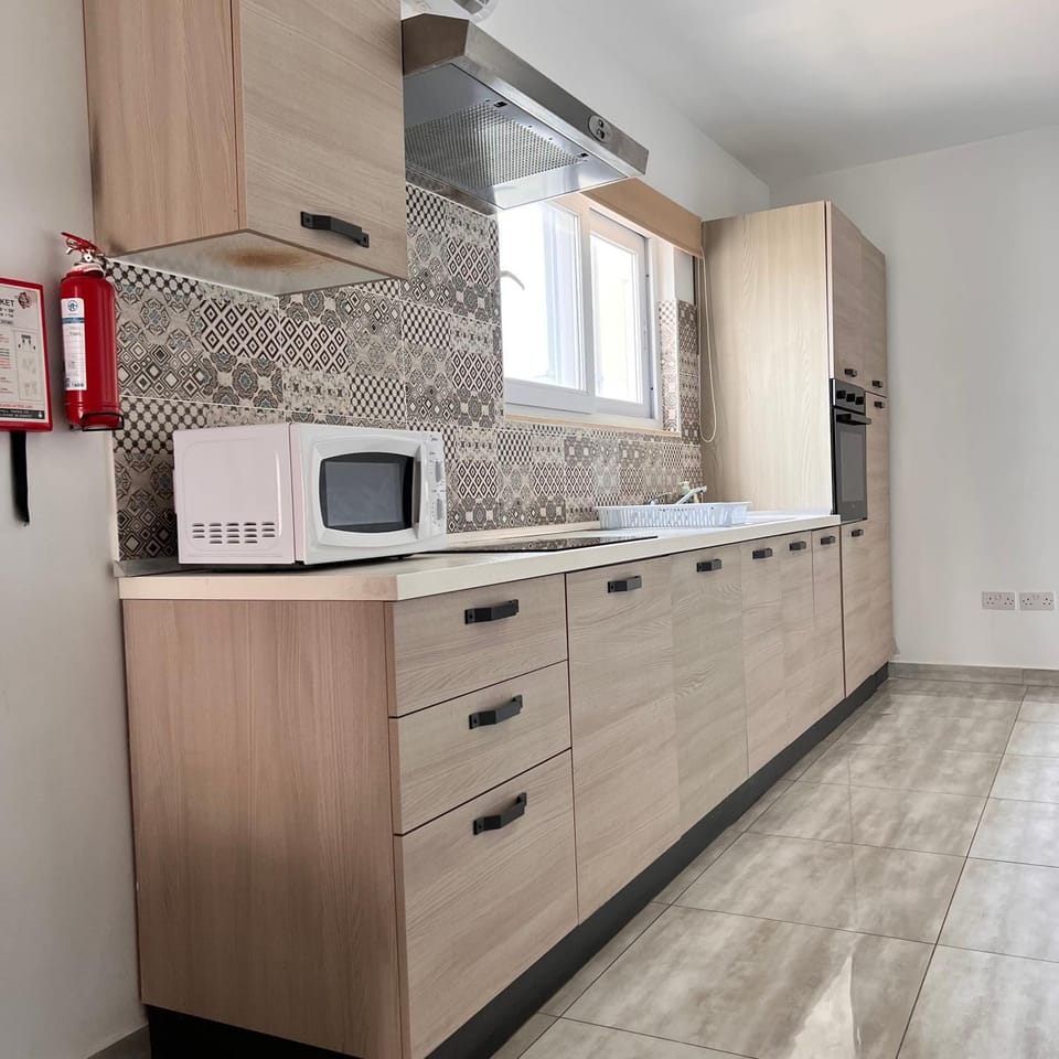 Kitchen or kitchenette, minibar, oven, toaster