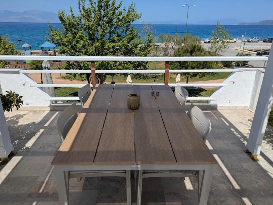 Natural landscape, Balcony/Terrace, Seating area, Sea view