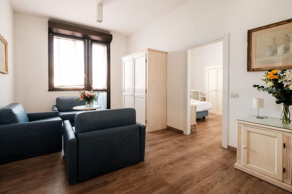 Photo of the whole room, Seating area, Bedroom