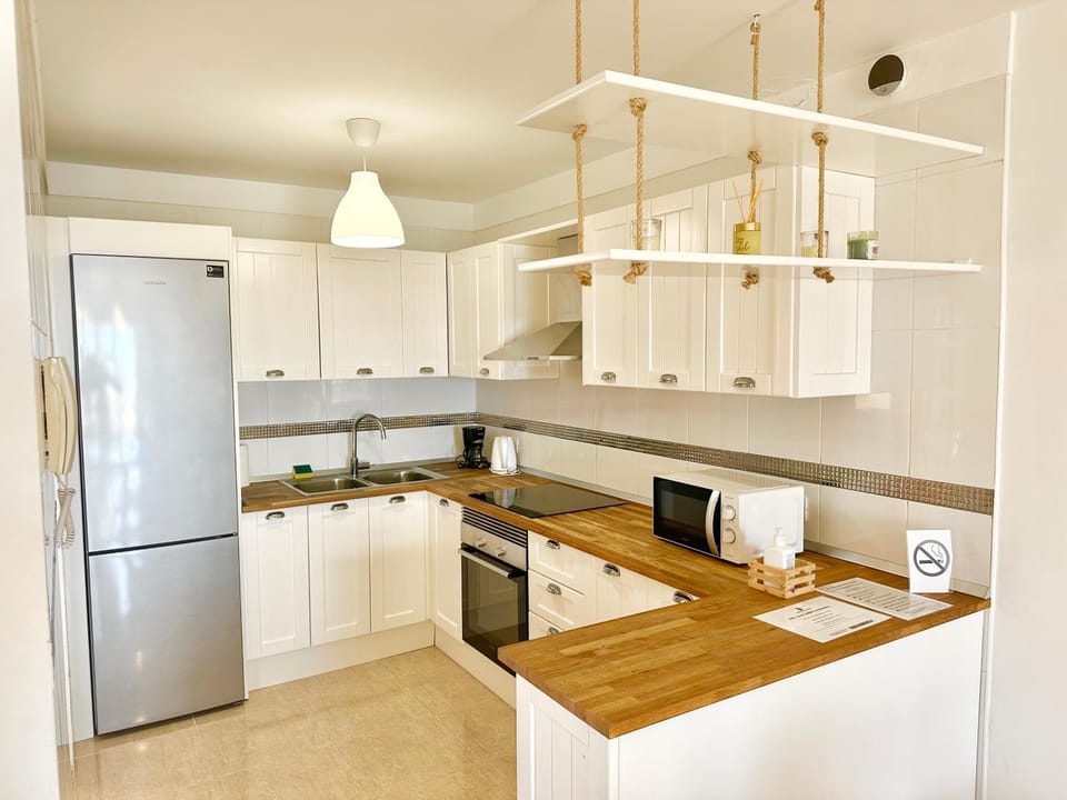 Kitchen or kitchenette, minibar, pet friendly, stove