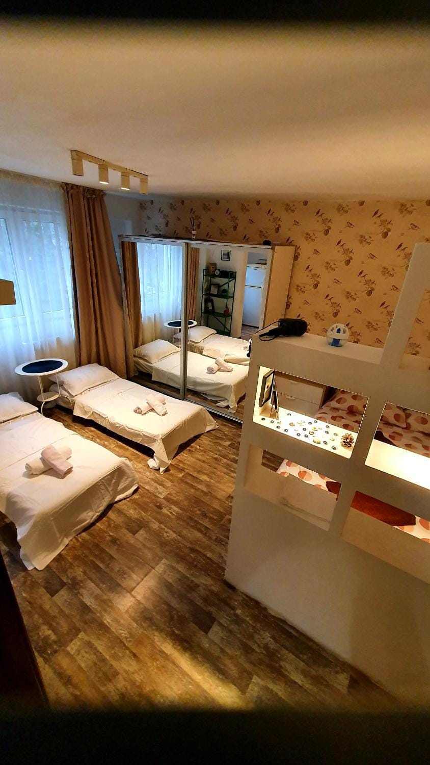 Bed, Bedroom, towels