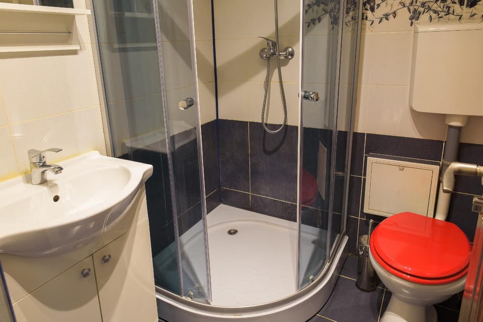 Shower, Toilet, Bathroom